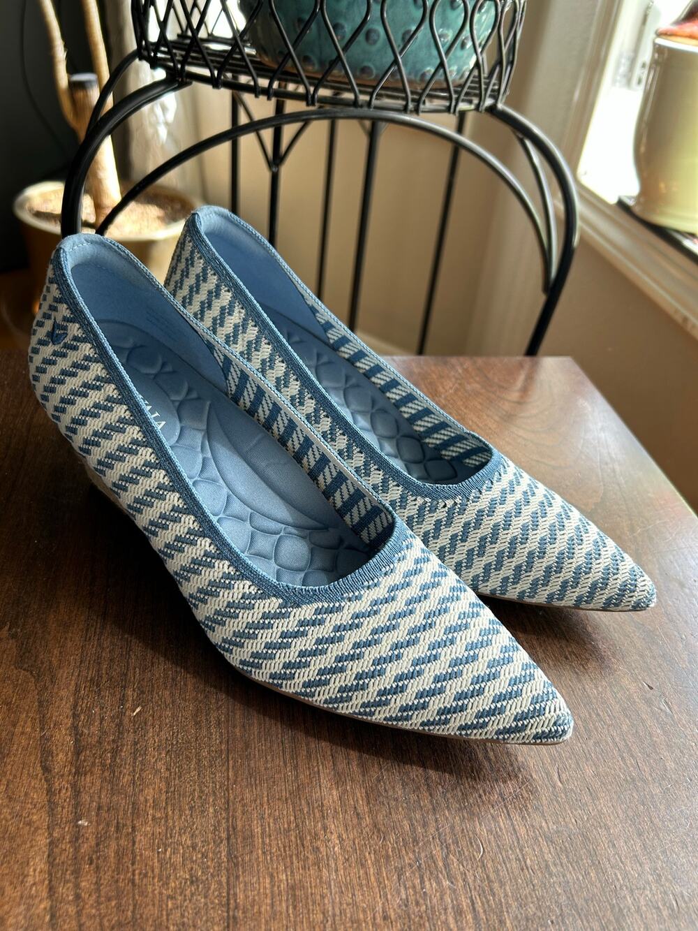 New VIVAIA blue and white woven knit pointed-toe wedge shoes size 40 / us 9